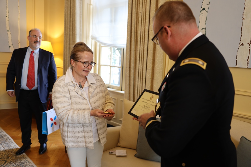 Army National Guard Soldiers receive medal from Ambassador of the Grand Duchy of Luxembourg IV