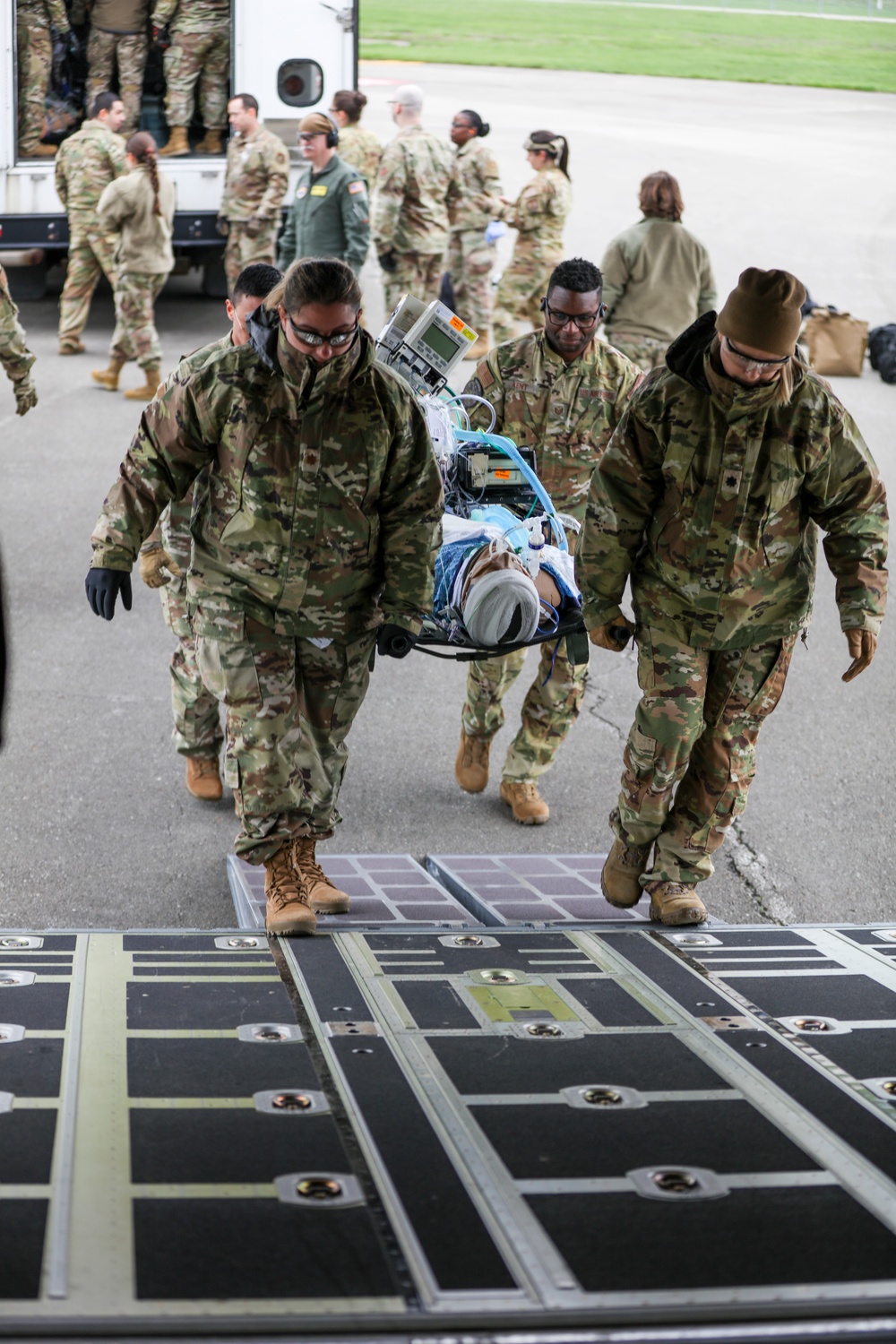 445th Airlift Wing Airmen participate in total-force trauma care training