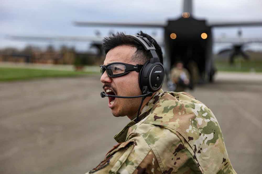 445th Airlift Wing Airmen participate in total-force trauma care training