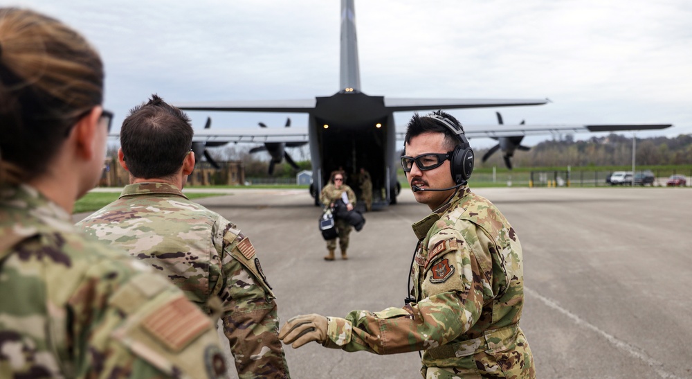 445th Airlift Wing Airmen participate in total-force trauma care training