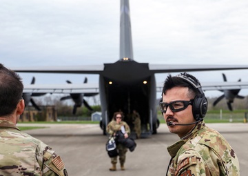 445th Airlift Wing Airmen participate in total-force trauma care training
