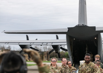 445th Airlift Wing Airmen participate in total-force trauma care training