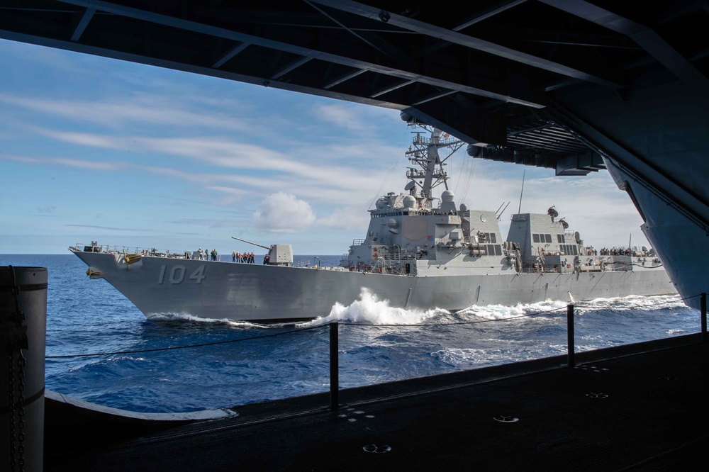 USS Carl Vinson (CVN70) Conducts Fueling at Sea with USS Sterett (DDG 104)