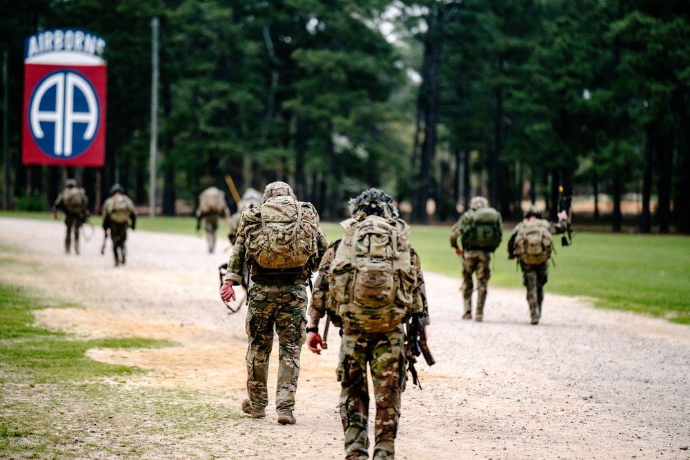 82nd Airborne Division E3B Ruck and Weapons