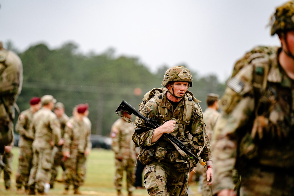 82nd Airborne Division E3B Ruck and Weapons