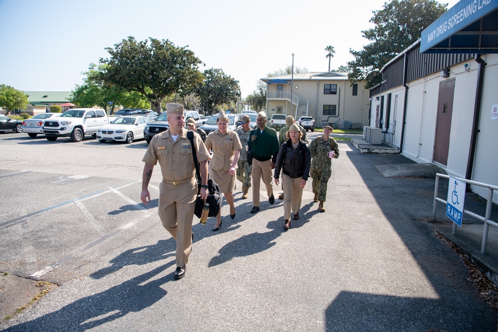 Commanding Officer NMOTC visits Hospital Corpsman Trauma Training Jacksonville