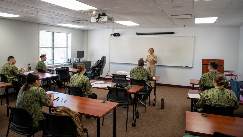 Commanding Officer NMOTC visits Hospital Corpsman Trauma Training Jacksonville