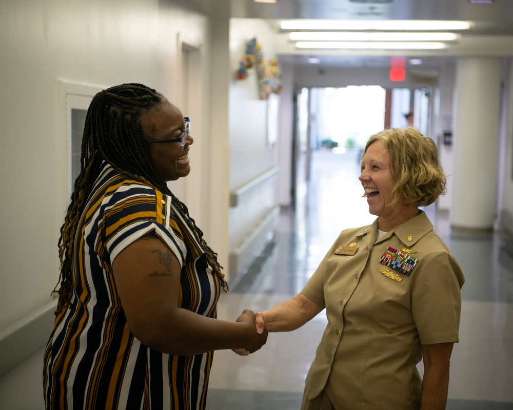 Commanding Officer NMOTC visits Hospital Corpsman Trauma Training Jacksonville