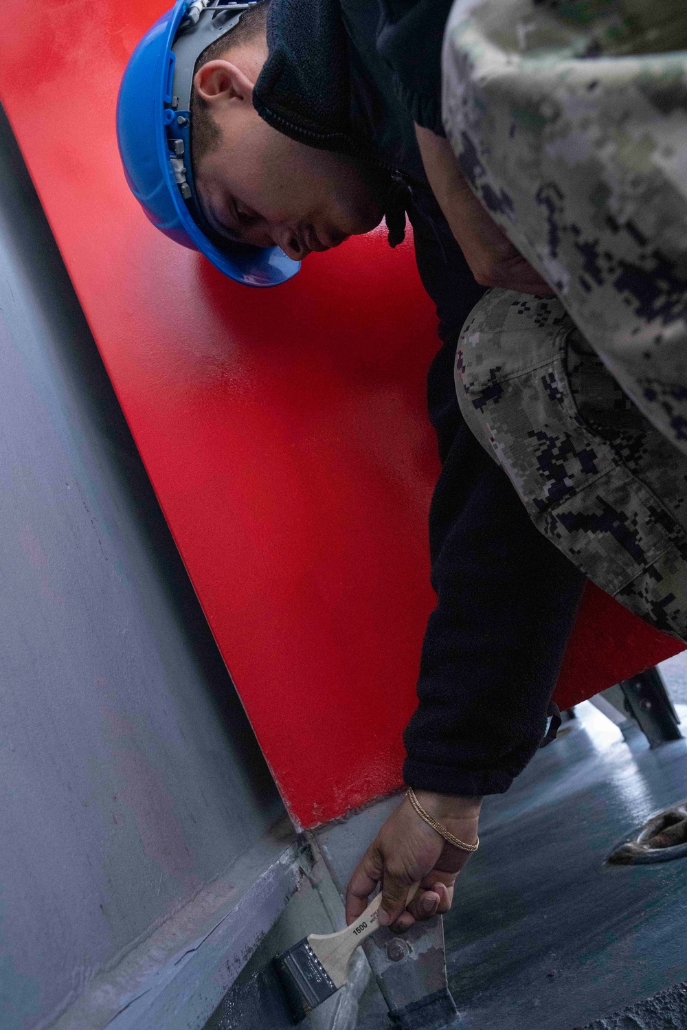 USS Tripoli Sailors Paint Hull