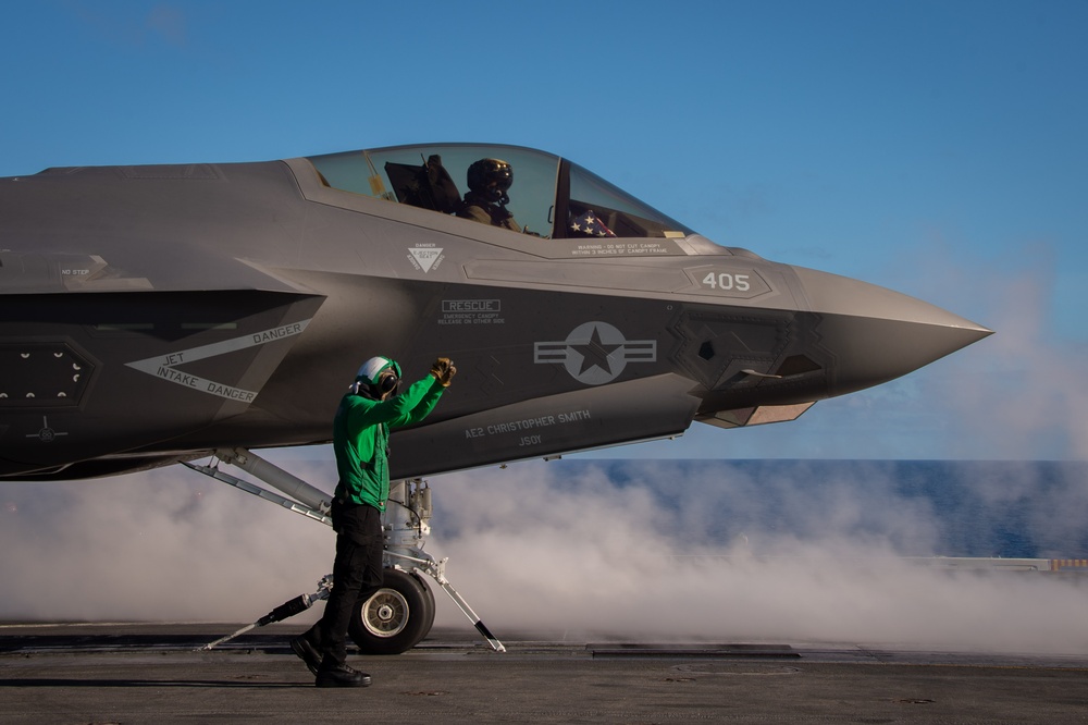 USS Carl Vinson (CVN 70) Sailors Conduct Flight Operations in the Pacific Ocean