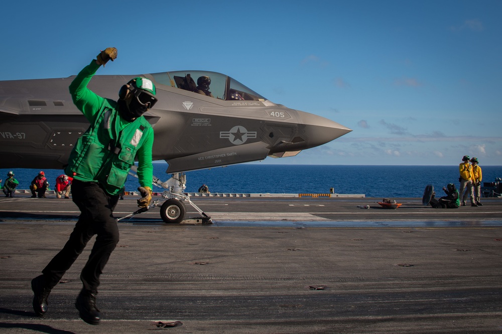 USS Carl Vinson (CVN 70) Sailors Conduct Flight Operations in the Pacific Ocean