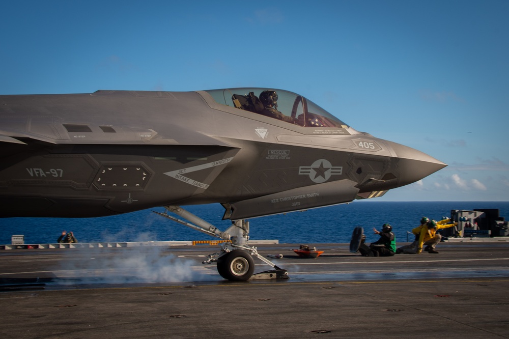 USS Carl Vinson (CVN 70) Sailors Conduct Flight Operations in the Pacific Ocean