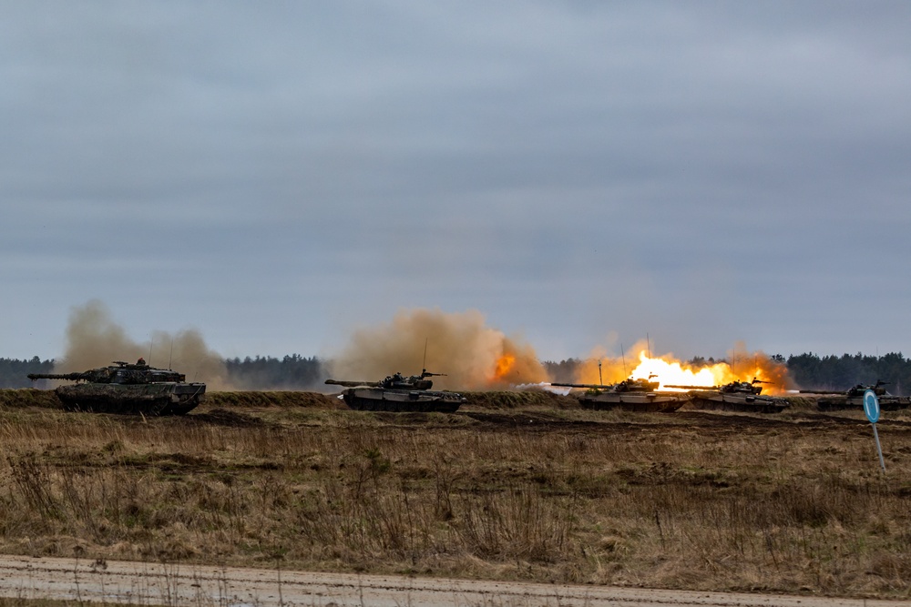 eFP Battle Group Poland Displays Combined Force in Exercise Amber Lynx