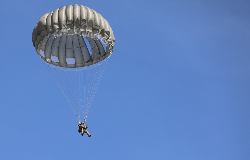 OHARNG Special Forces Operators conduct airborne, fast rope training