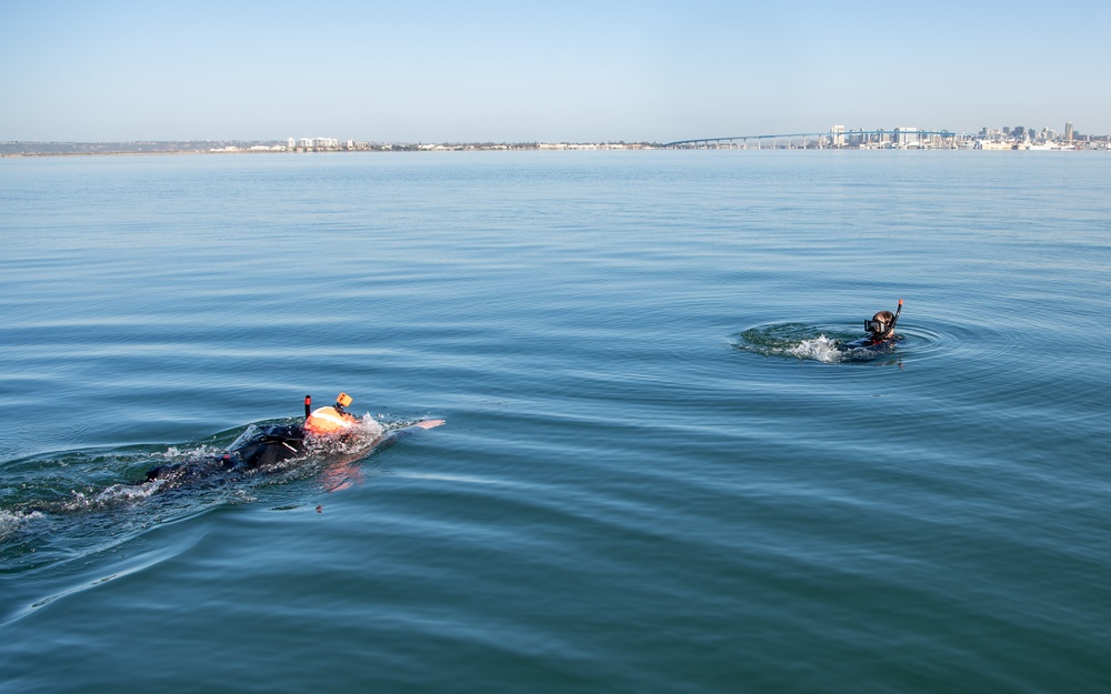 USS Essex Sailors Conduct SAR Training