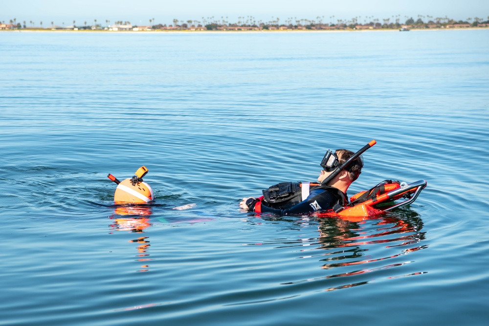 USS Essex Sailors Conduct SAR Training