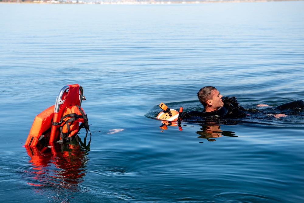 USS Essex Sailors Conduct SAR Training