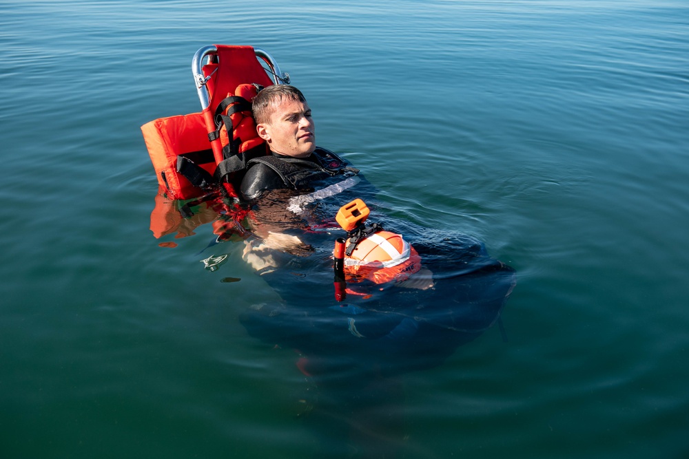 USS Essex Sailors Conduct SAR Training