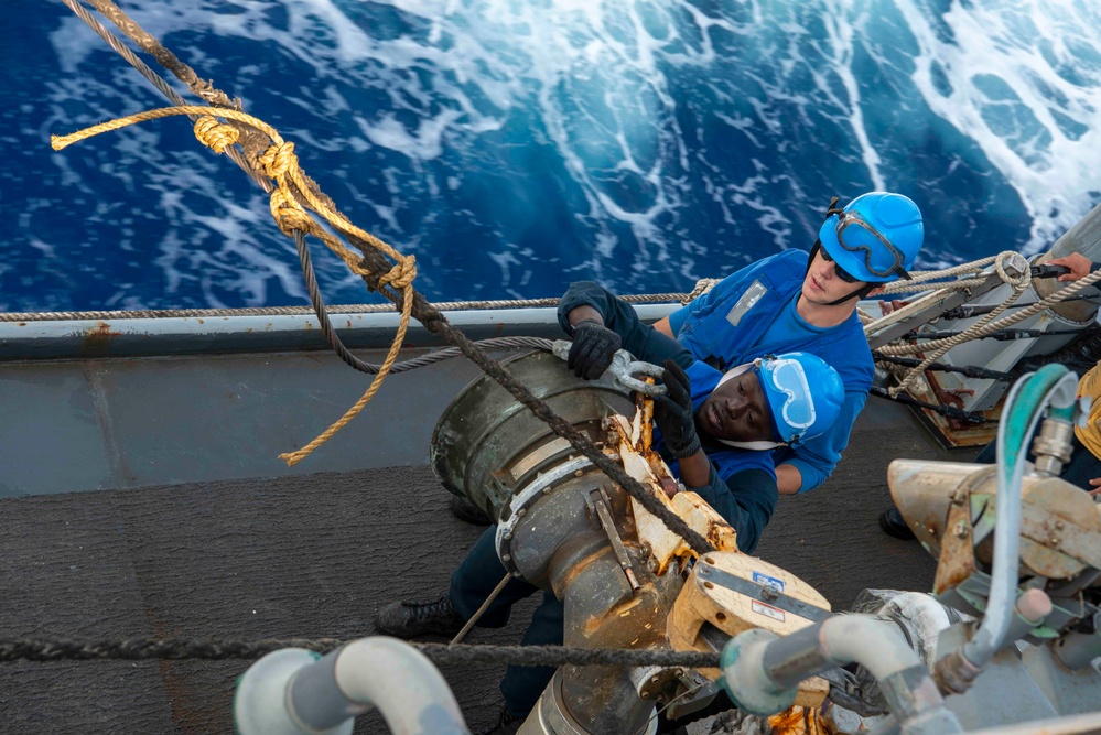 Wayne E. Meyer Conducts Underway Replenishment