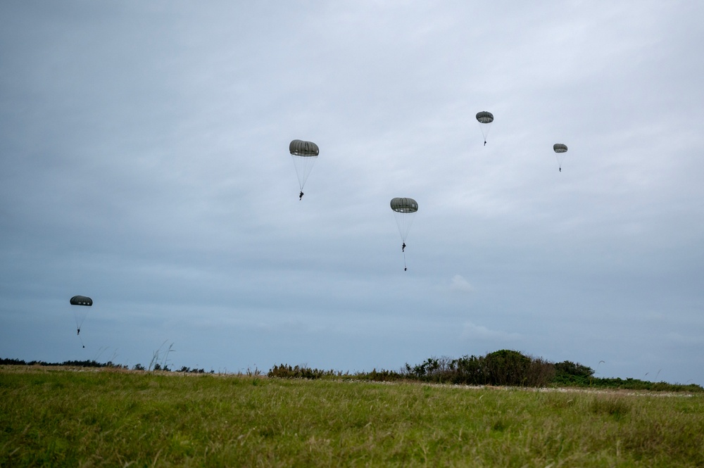 Static Line jumps over Ie Shima