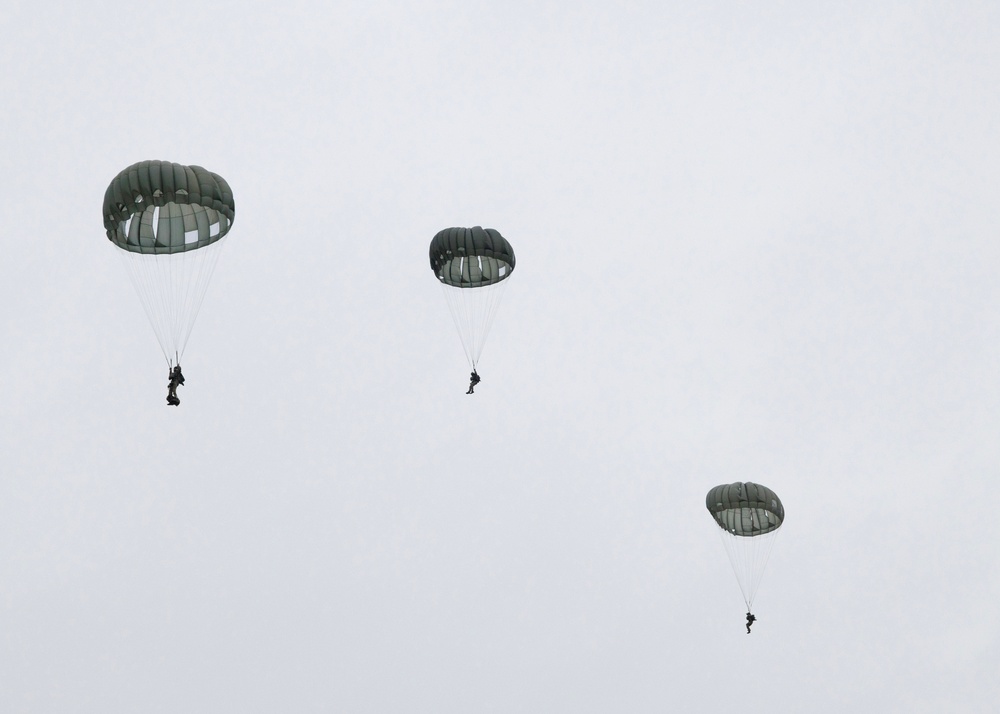 Static Line jumps over Ie Shima