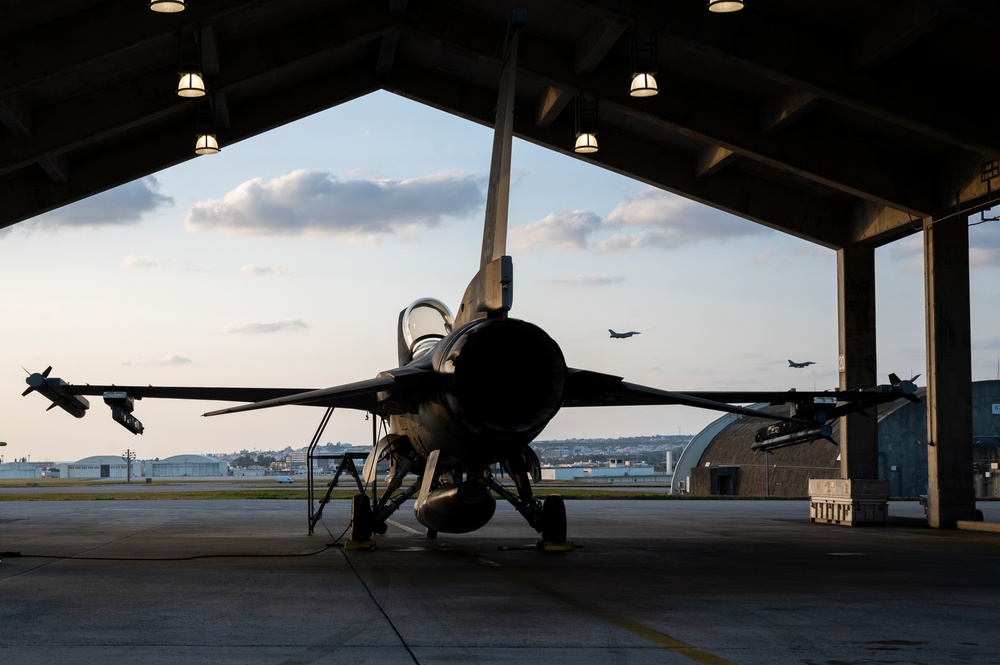 CAP cadets tour the Fighting Falcon