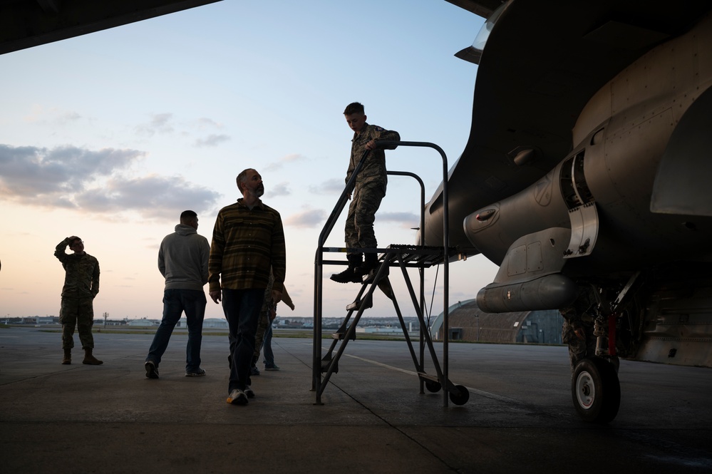 CAP cadets tour the Fighting Falcon