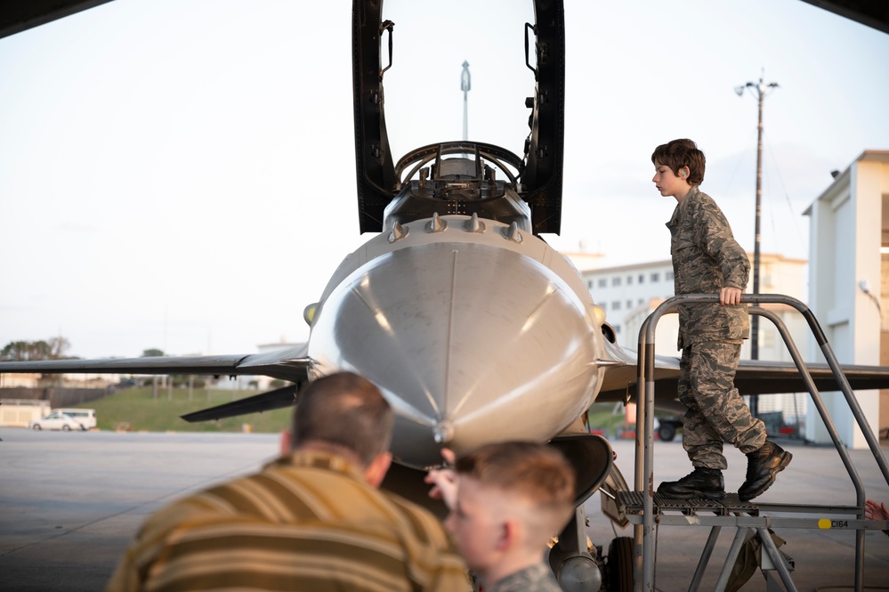 CAP cadets tour the Fighting Falcon