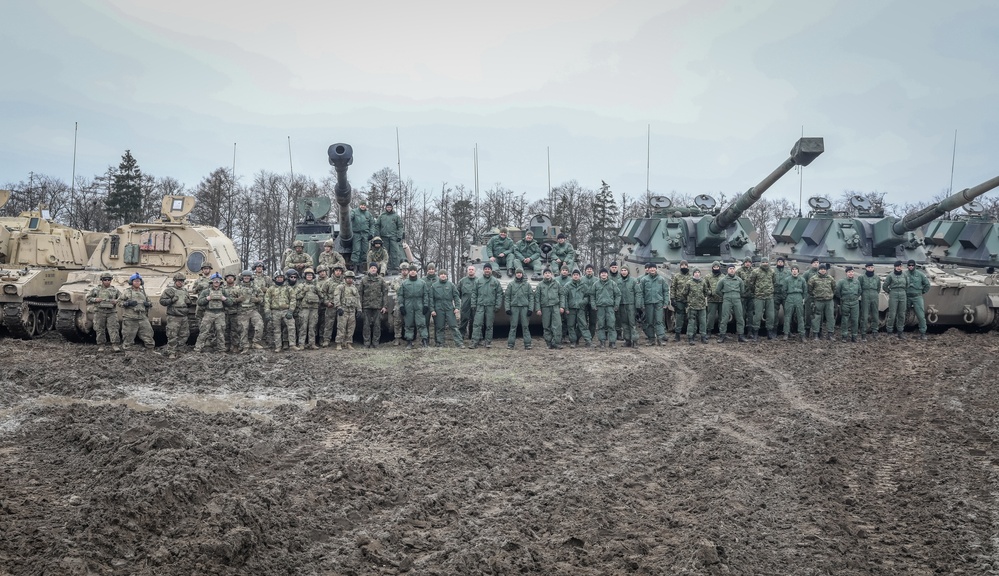 eFP Battle Group Poland Displays Combined Force in Exercise Amber Lynx