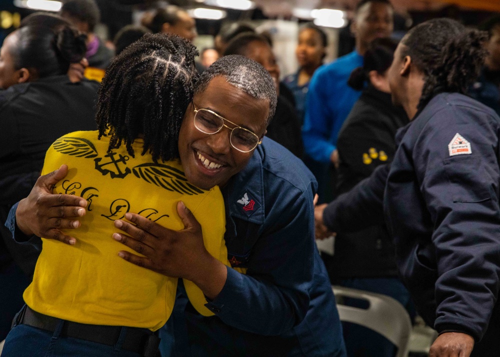 USS George H.W. Bush (CVN 77) Observes Holy Week