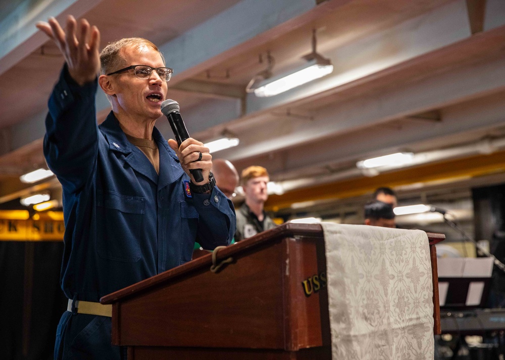 USS George H.W. Bush (CVN 77) Observes Holy Week