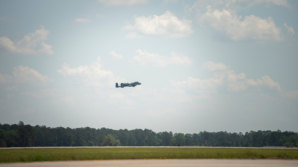 A-10 makes final descent