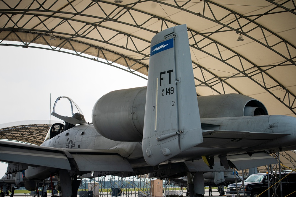 A-10 makes final descent