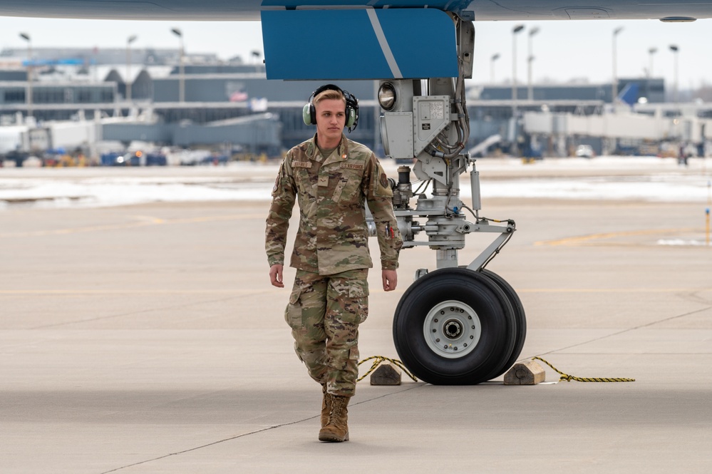 Air Force Vice Chief of Staff inspires next generation of cadets to serve >  123rd Airlift Wing > Article Display