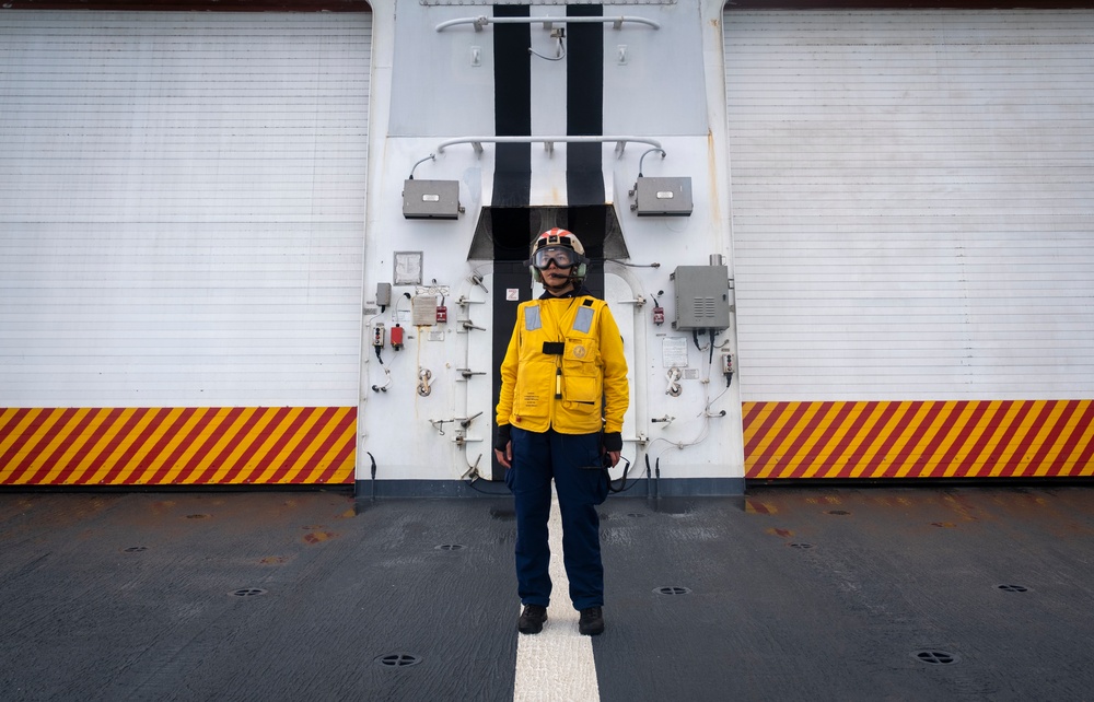 Coast Guard conducts fast rope training