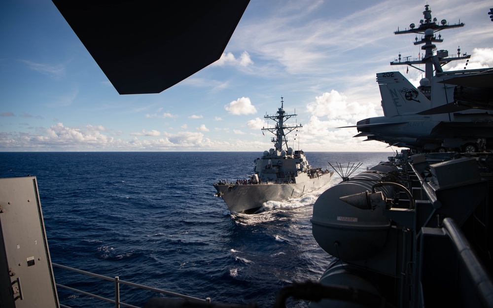 DVIDS - Images - USS Carl Vinson (CVN 70) Fueling-at-sea [Image 5 of 10]