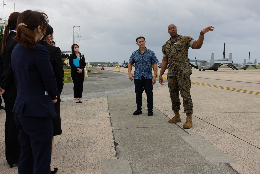 Commanding Officer of MCAS Futenma give tour to Ginowan City employees