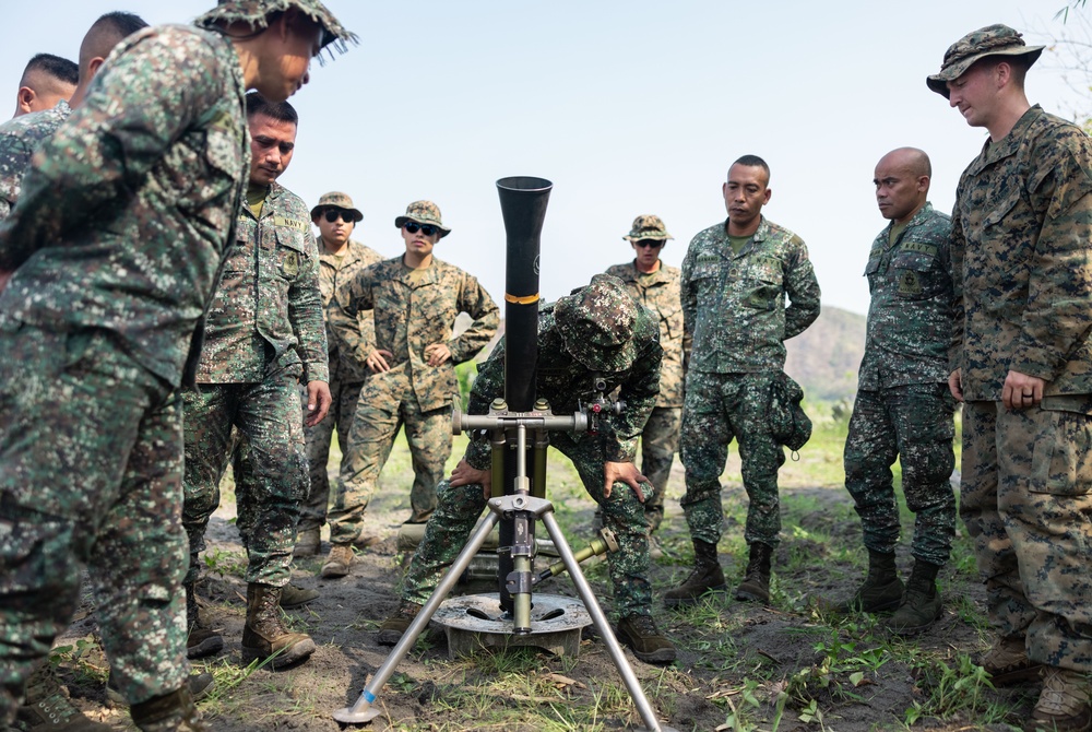 Balikatan 23 | 3d LCT Marines, PMC members conduct bilateral weapons familiarization in Santa Juliana, Philippines