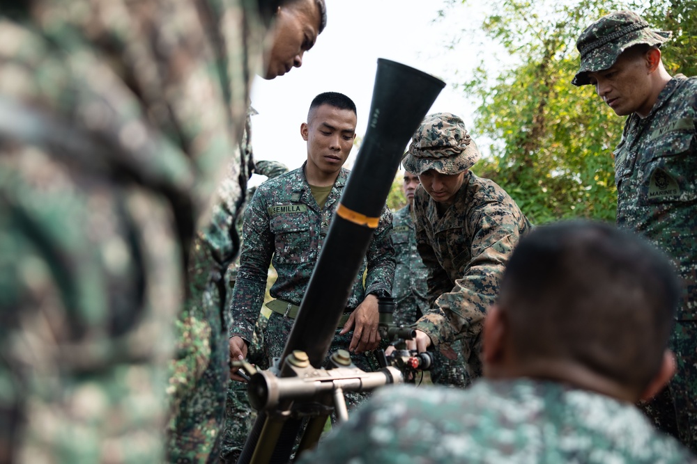 Balikatan 23 | Balikatan 23 | 3d LCT Marines, PMC members conduct bilateral weapons familiarization in Santa Juliana, Philippines