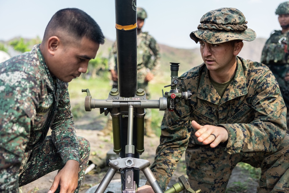 Balikatan 23 | 3d LCT Marines, PMC members conduct bilateral weapons familiarization in Santa Juliana, Philippines