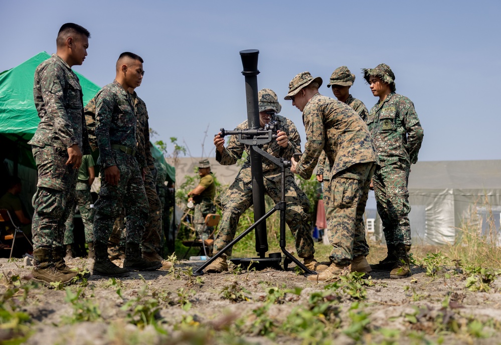 Balikatan 23 | 3d LCT Marines, PMC members conduct bilateral weapons familiarization in Santa Juliana, Philippines