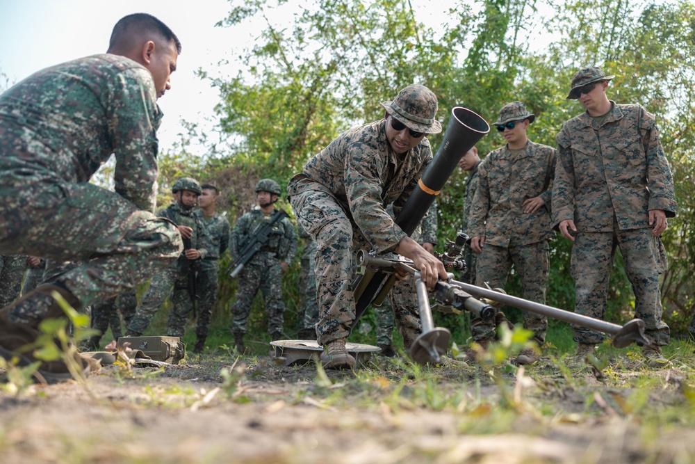 Balikatan 23 | 3d LCT Marines, PMC members conduct bilateral weapons familiarization in Santa Juliana, Philippines