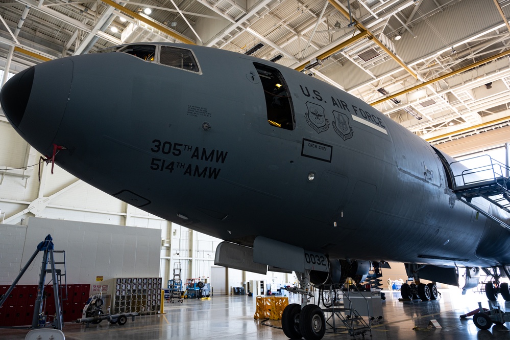 305th MXS conducts final KC-10 inspection