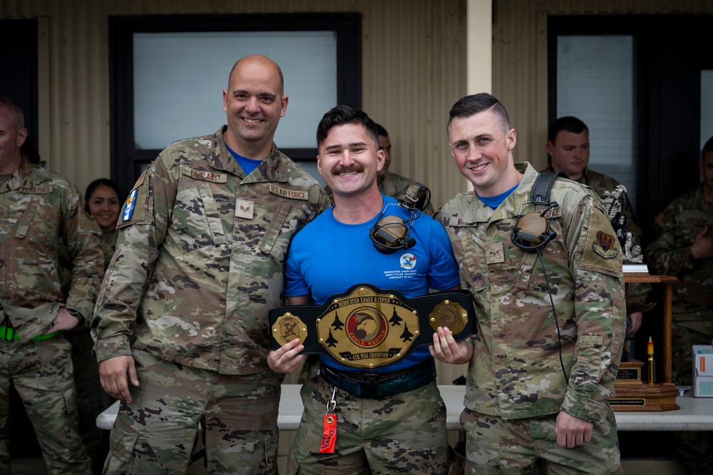 4 MXG holds quarterly load crew competition