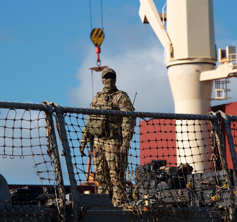 USS Farragut, Coast Guard offloads more than $69 million in illegal narcotics