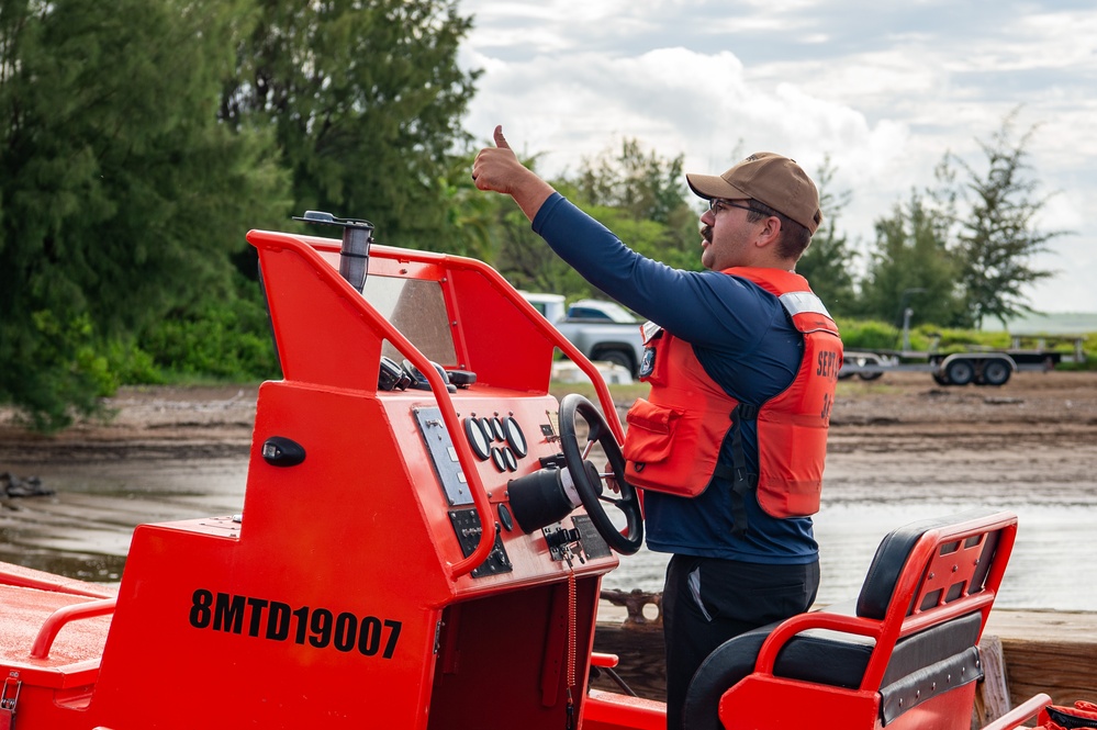 PMRF SEPTAR Department Conducts Small Boat Ops Training