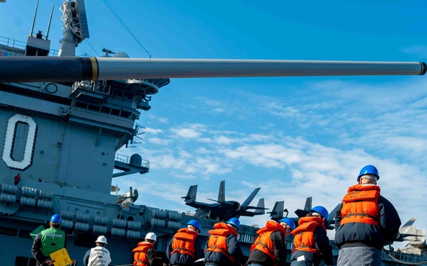 USS Sterett (DDG 104) Conducts Refueling-at-Sea with USS Carl Vinson (CVN 70)