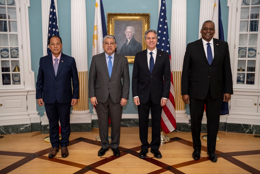 SECDEF and SECSTATE Hold 2+2 Ministerial Dialogue with Philippine Leadership