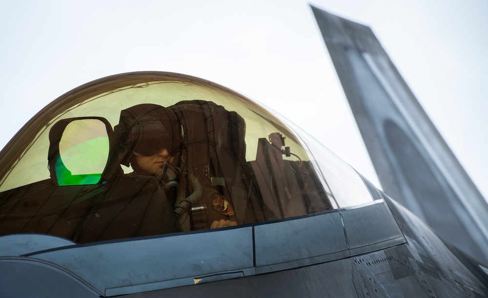 Raptor pilots test AF's next-gen helmet