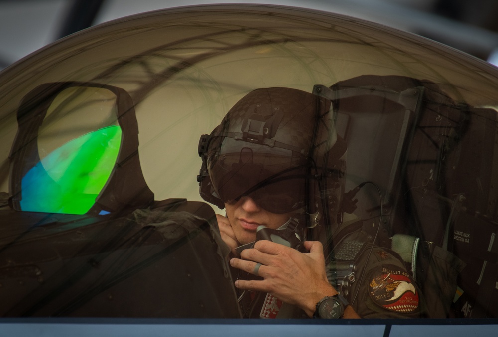 Raptor pilots test AF's next-gen helmet